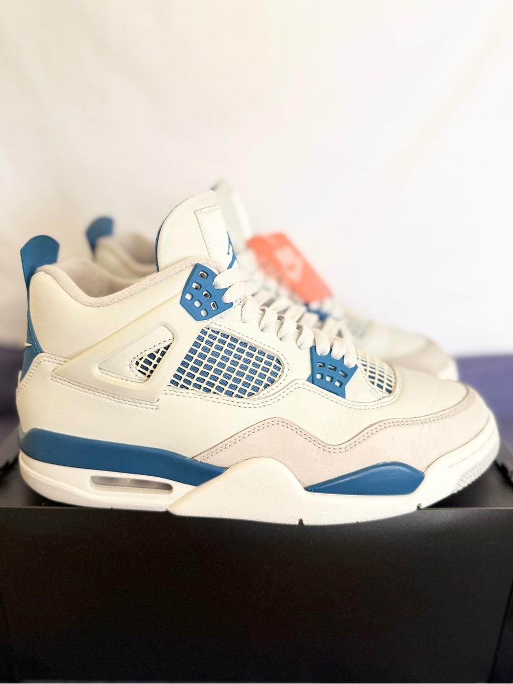 AUTHENTIC Jordan 4 Retro Military Blue size 9 FV5029-141 2024 PRE-OWNED